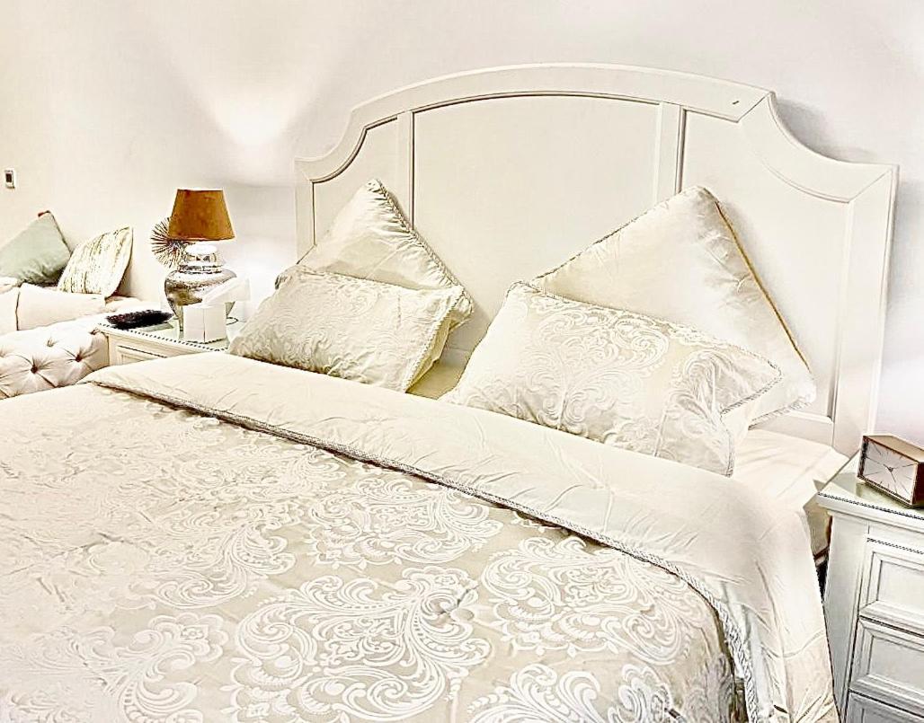 Galaxy In Azizi Riviera Luxury Apartment *