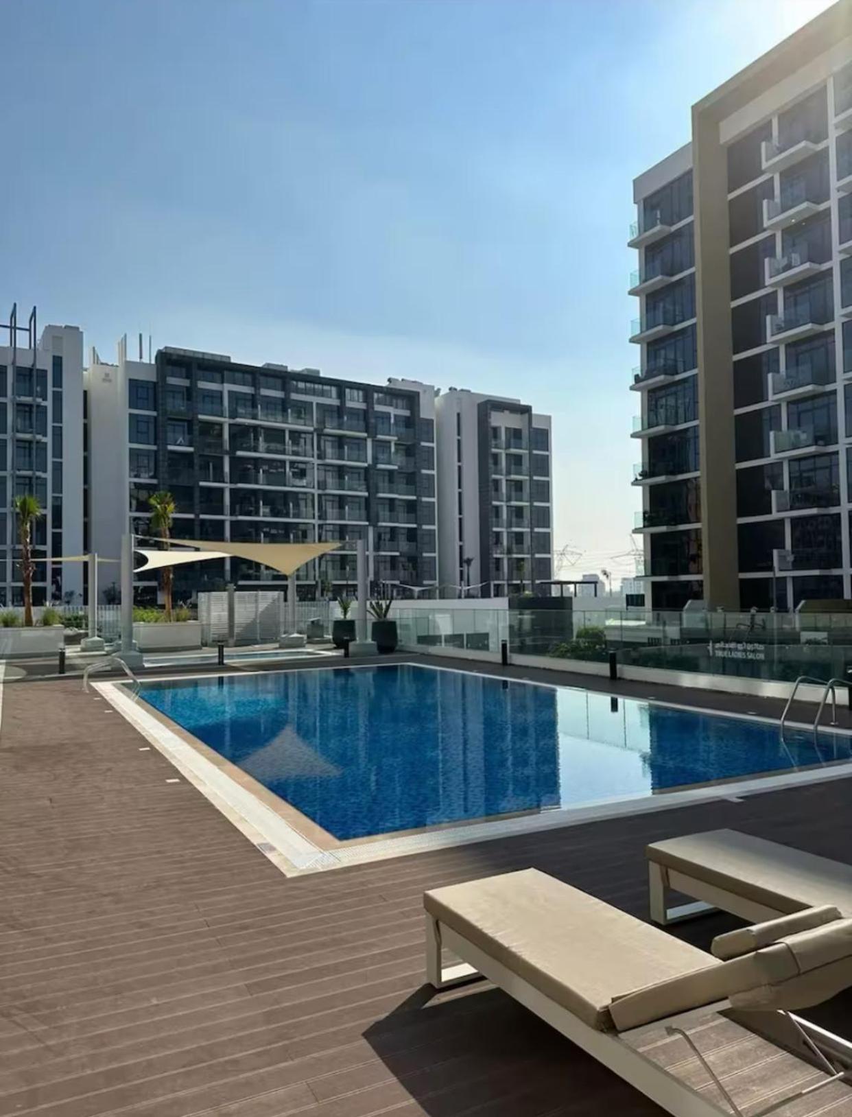 Galaxy In Azizi Riviera Luxury Apartment *
